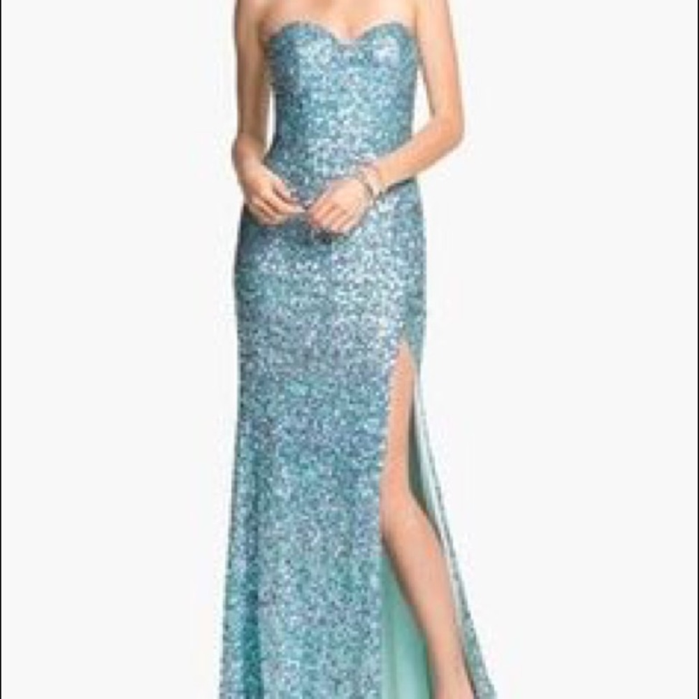 💃🏻PrOm DrEsS🕺 La Femme from Neiman Marcus